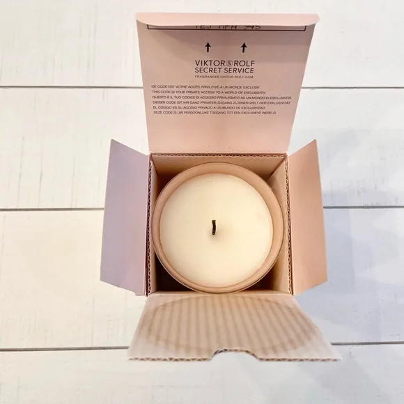 Viktor & Rolf Flowerbomb Scented Candle 5.82oz - Picture 7 of 12